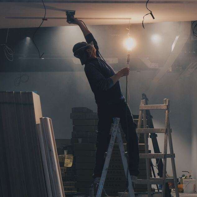 Trockenbauwände in einem Rohbau